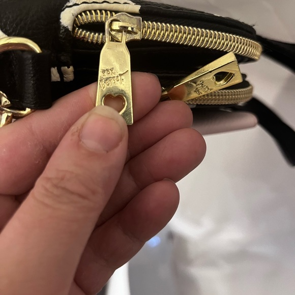 Betsy Johnson Crossbody polk dot bag with pink bow - Picture 5 of 6